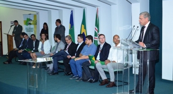 Goiás reafirma compromisso com desenvolvimento de energias renováveis